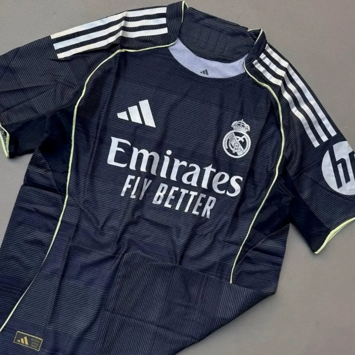 قميص ريال مدريد - الاسود 2025-2026 - الصورة 3