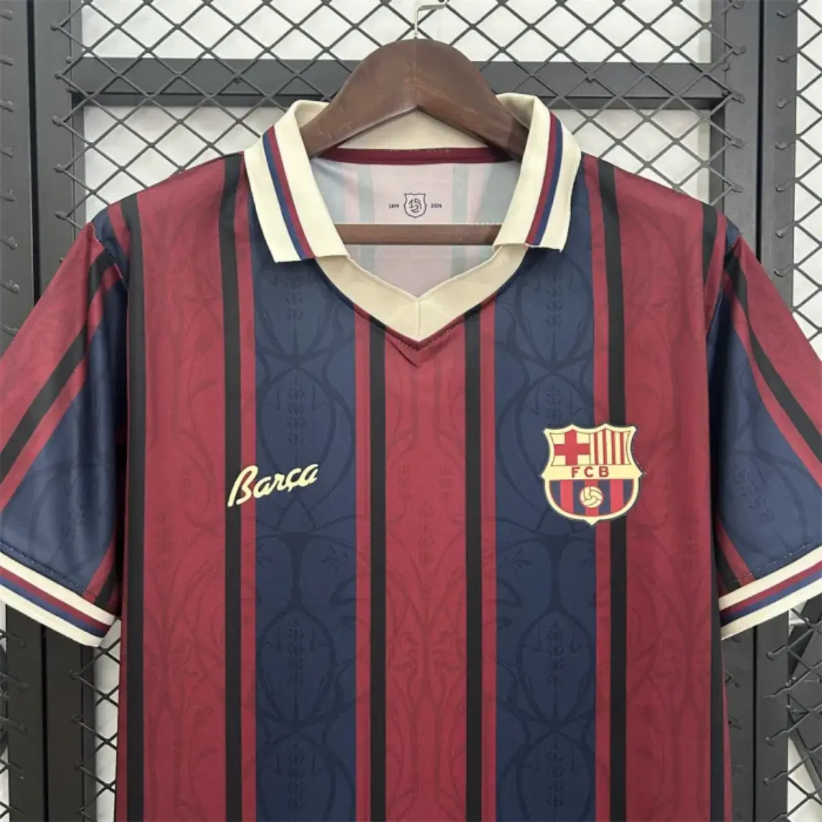 قميص برشلونة كلاسيك 2025-2026 - الصورة 2