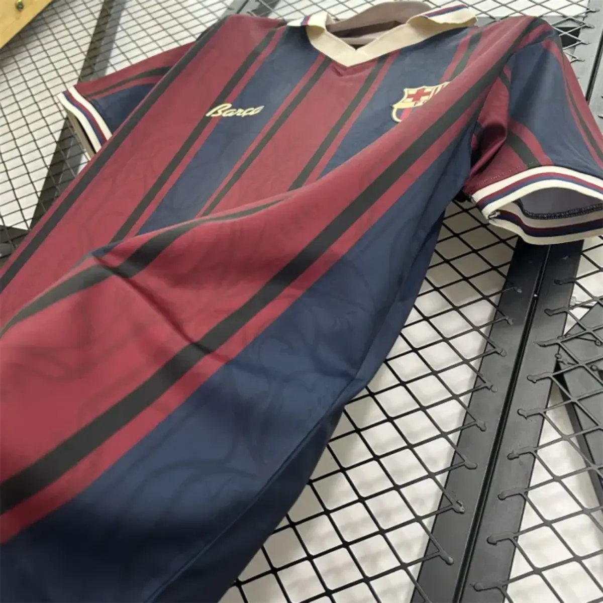 قميص برشلونة كلاسيك 2025-2026 - الصورة 3